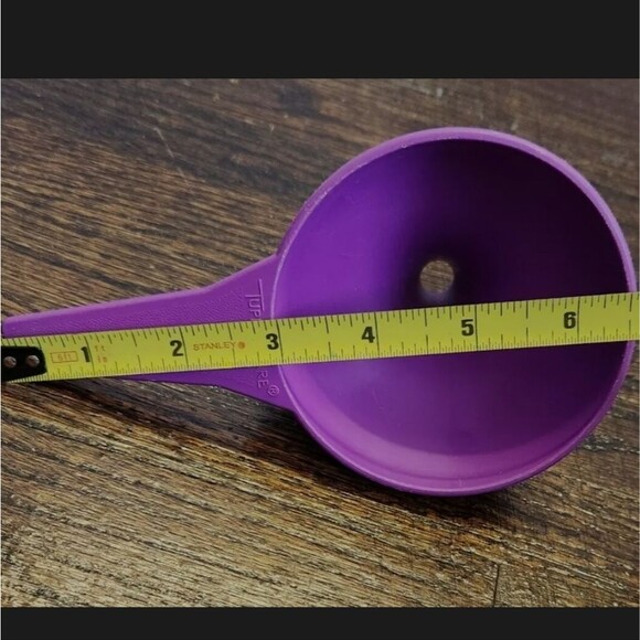 Tupperware Large Fuschia Purple Funnel Kitchen Gadget NEW - Picture 2 of 2